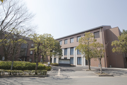 Education and Research Building (Banjokan)